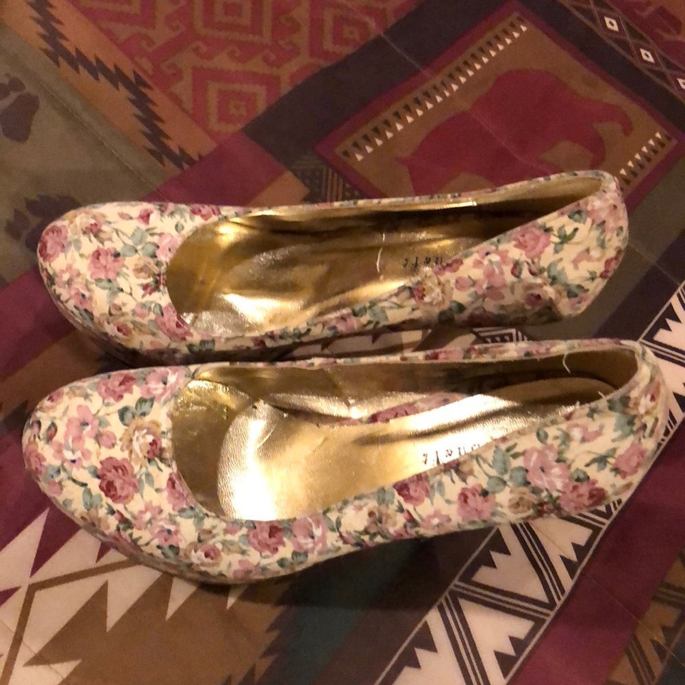 Shoes flower color
